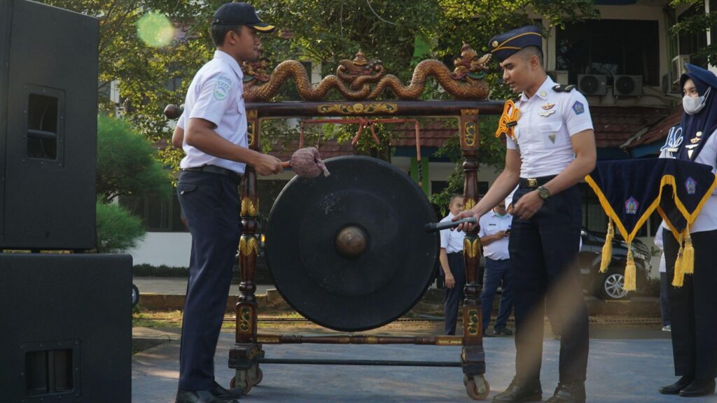 STMKG LAKSANAKAN APEL PEMBUKAAN PEKAN TARUNA DAN PELEPASAN KONTINGEN FSN