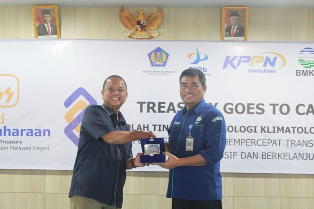 TINGKATKAN LITERASI KEUANGAN NEGARA, KPPN TANGERANG MELAKSANAKAN KEGIATAN “TREASURY GOES TO CAMPUS TAHUN 2024” DI STMKG